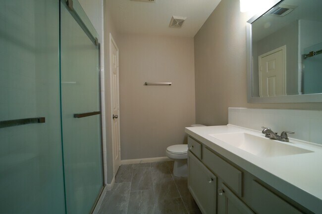 Building Photo - 117 Harbour Town Cir