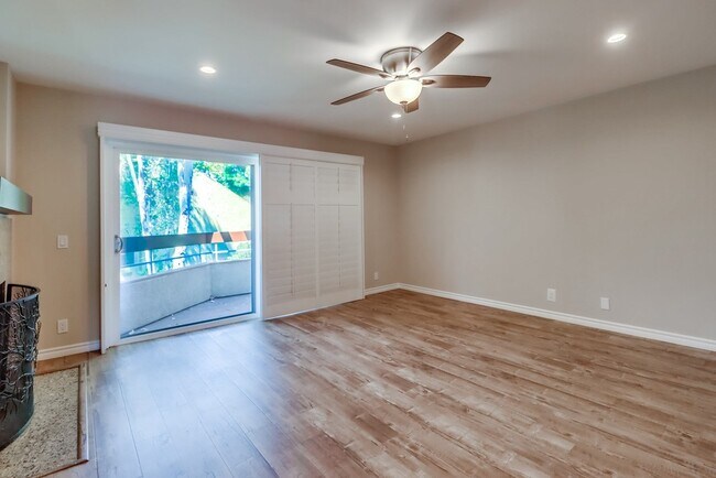 Building Photo - 6960 Golfcrest Dr