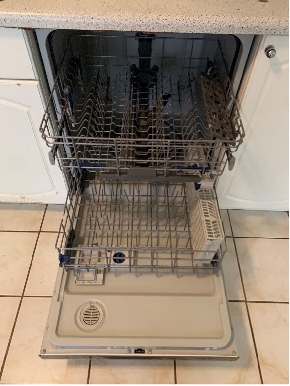 Kitchen dishwasher - 440 Veteran Ave