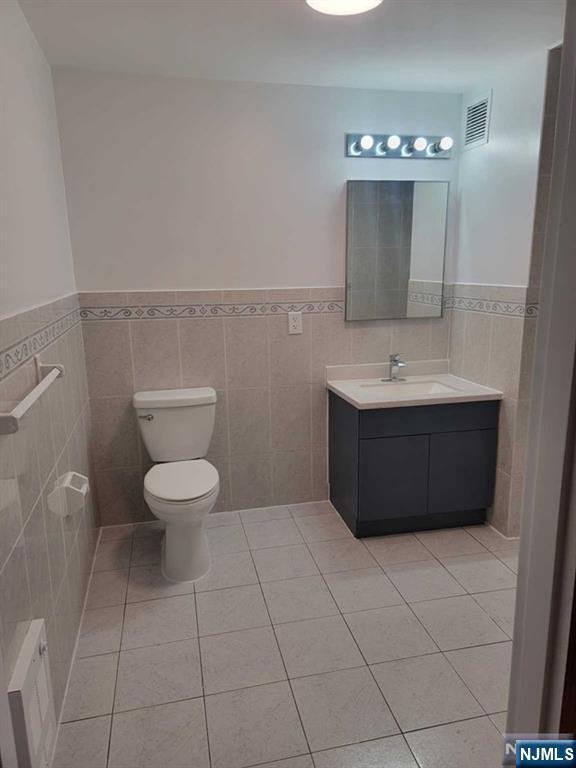 Building Photo - 2401 Bergenline Ave