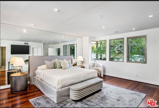 Building Photo - 3685 Mandeville Canyon Rd