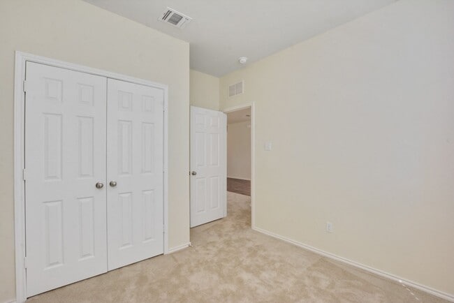 Building Photo - Inviting 4BD/3BA Rental Home with Walk-In Closet & Big Yard