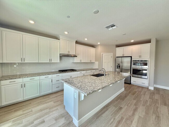 Building Photo - 1561 Osborn Dr