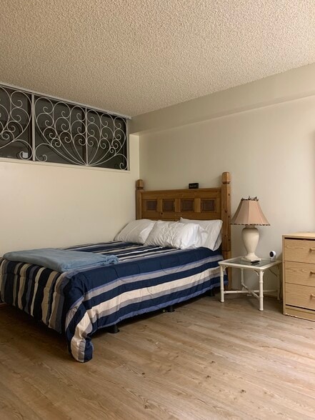 Second Bed - 1860 Ala Moana Blvd