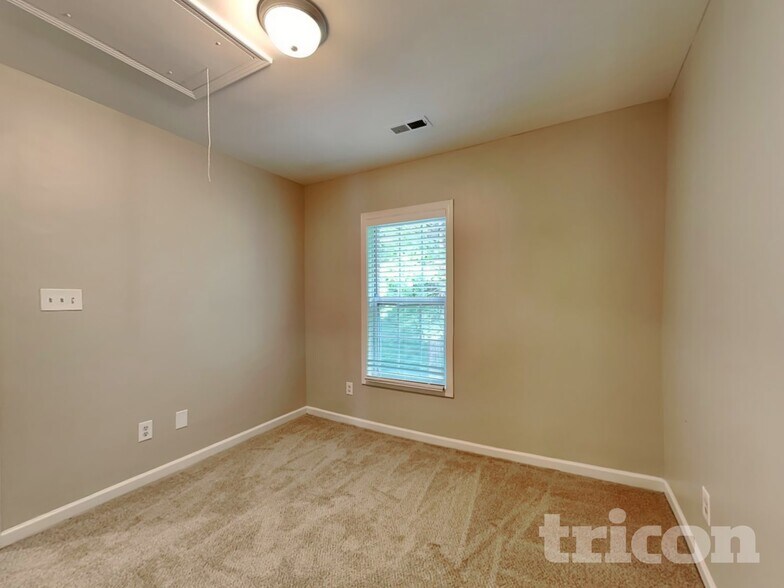 Building Photo - 1218 Azalea Dr