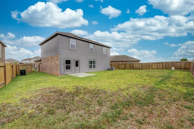 Building Photo - 541 Amberwood Pk Dr