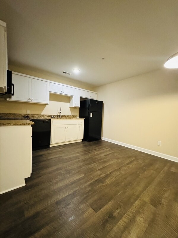 Building Photo - 1150 Cross Creek Cir