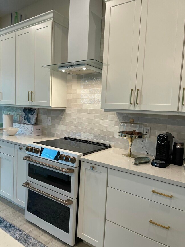 Building Photo - 3155 SW 78th Ave