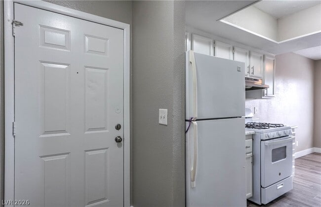 Building Photo - 4571 Carriage Park Dr