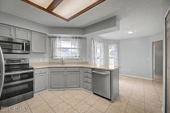 Building Photo - 8472 Bandera Cir W