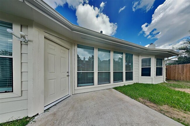 Building Photo - 17003 Fairway Glen Ln