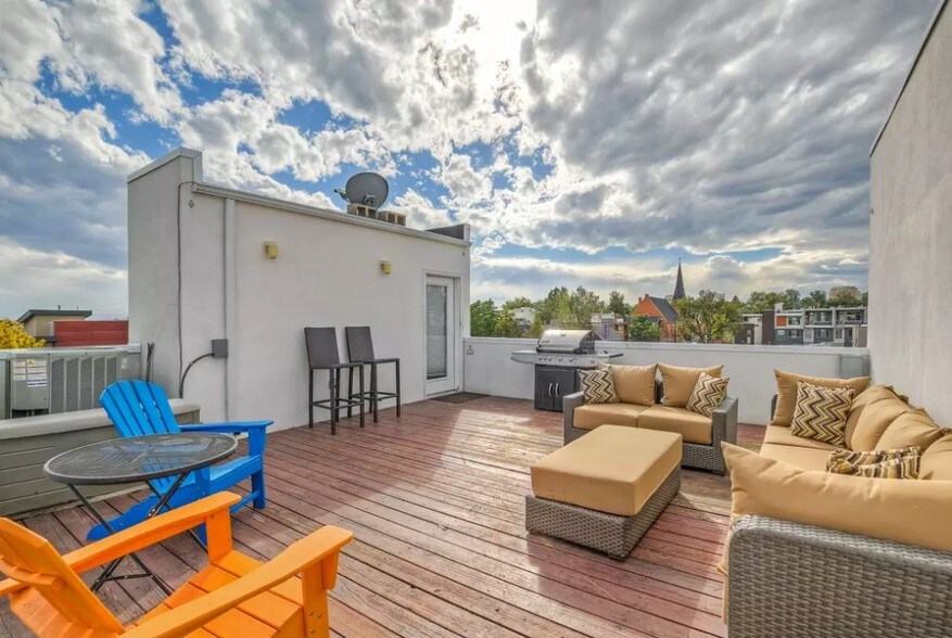 Building Photo - 2215 W 32nd Ave