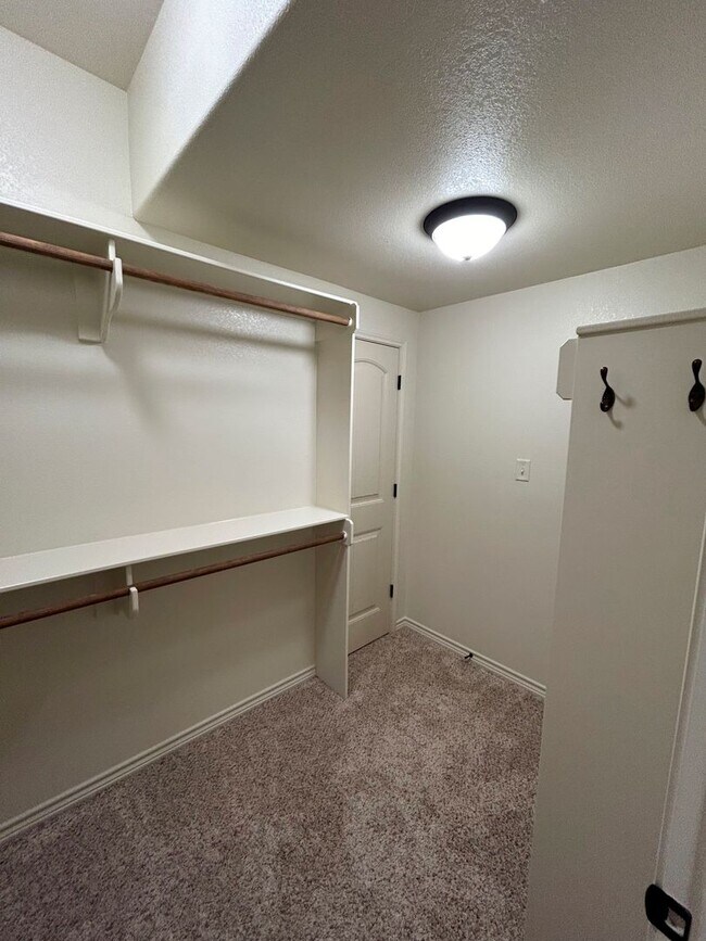 Building Photo - South College Station Townhome