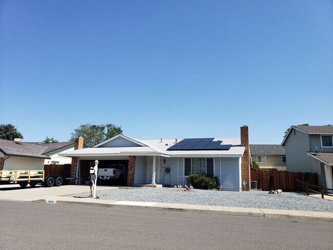 <b>Three Bedroom Two Bath near Reed High<b... - Three Bedroom Two Bath near Reed High