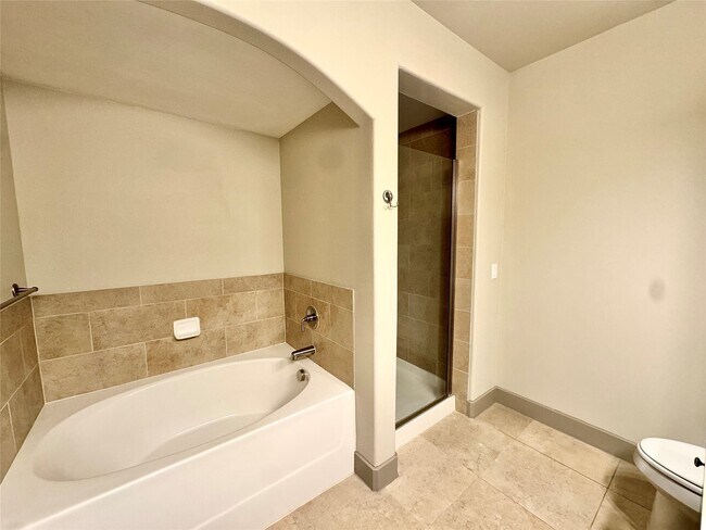 Building Photo - 1340 W Gray St