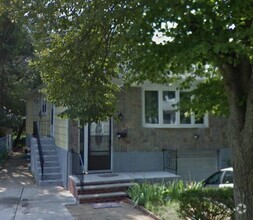 Building Photo - 24-11 Bayswater Ave