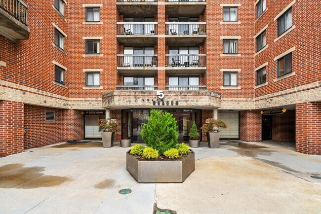 Building Photo - 15 N Beacon St