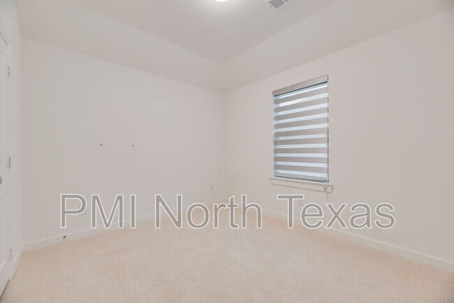 Building Photo - 3926 Stars St