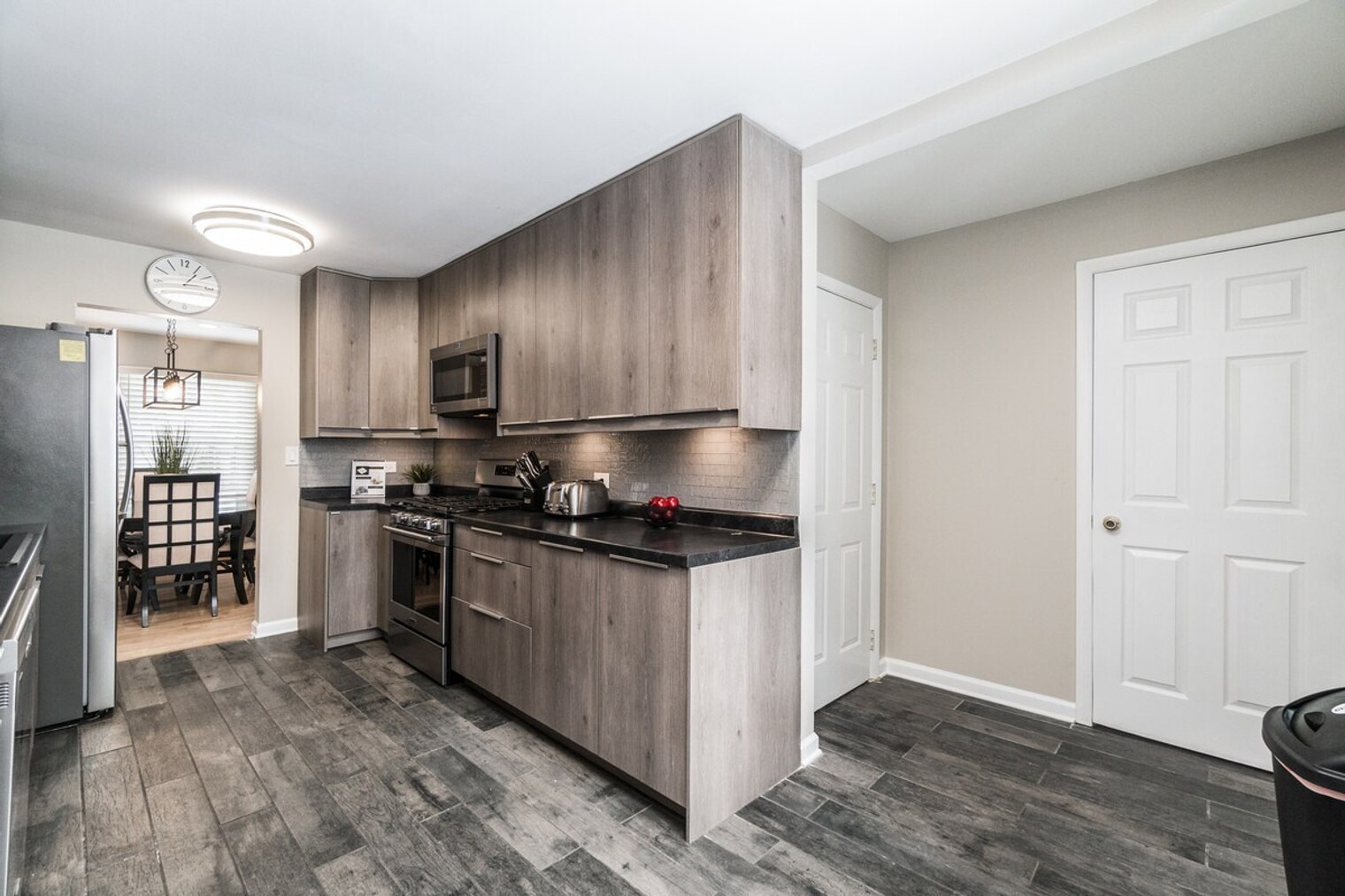 Building Photo - 920 Apple St