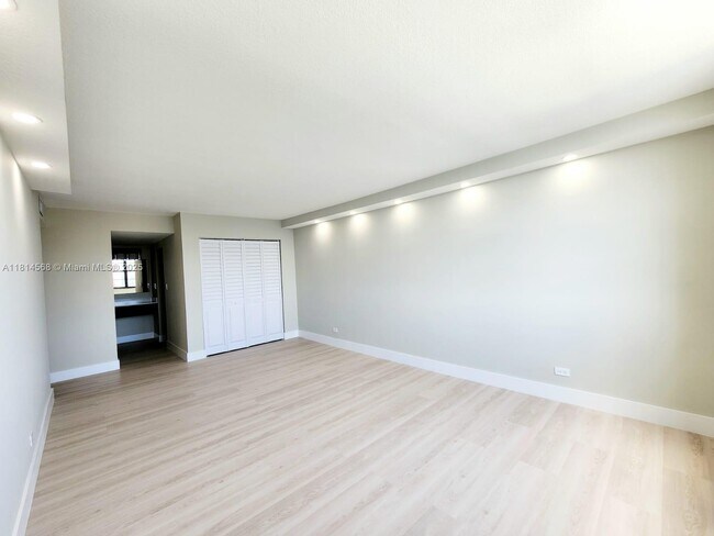 Building Photo - 250 174th St
