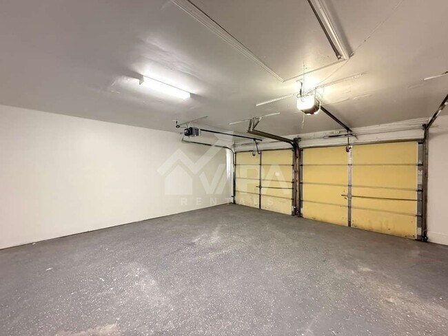 Building Photo - 5419 Lk Grv Dr