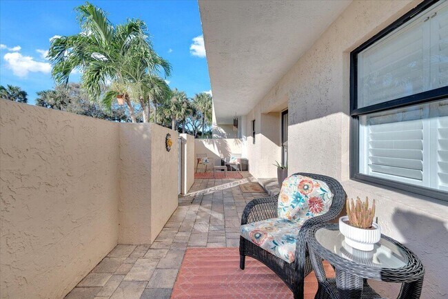 Building Photo - 300 N Hwy A1A