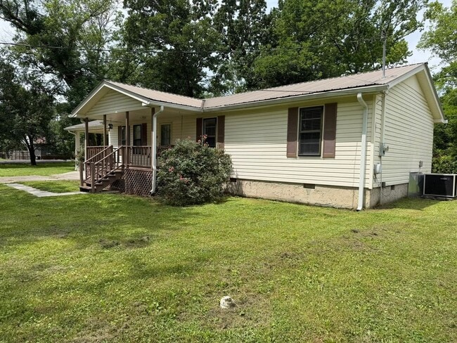 Building Photo - 3BR Rental in Quiet Fort Oglethorpe Neighborhood – Minutes from Battlefield Parkway & Chickamauga...