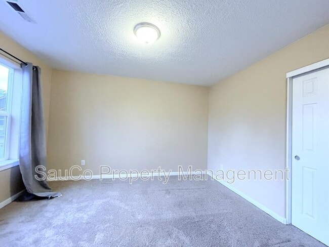 Building Photo - 15618 SE Caruthers Ct