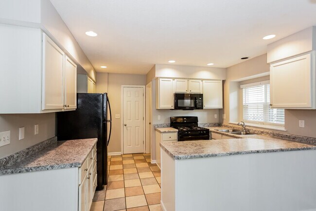 Building Photo - 10862 Geist Woods Ln