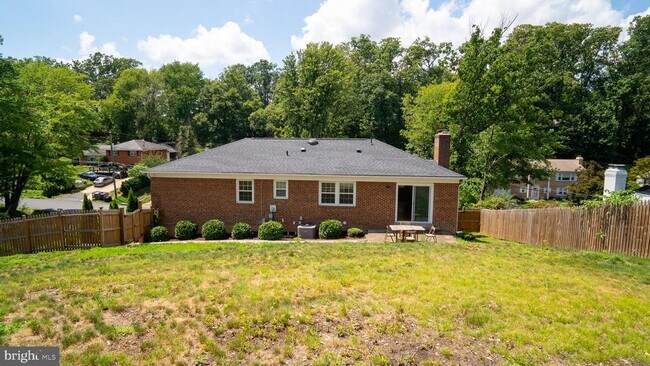 Building Photo - 5012 Larno Dr