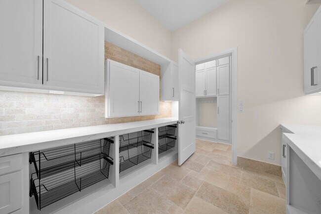 Building Photo - 2102 Countryshire Ln