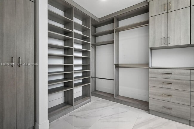 Building Photo - 3750 Yacht Club Dr