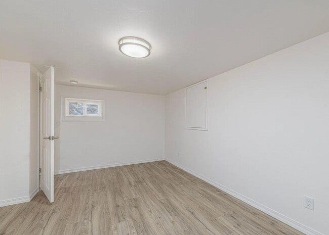 Building Photo - 266 NW Riverside Blvd