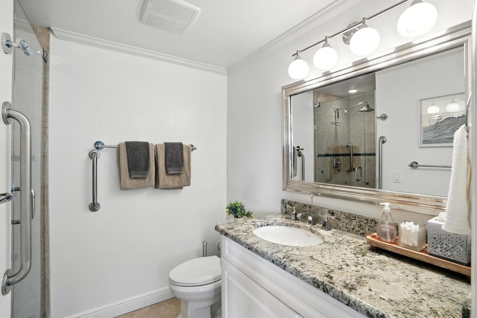 Building Photo - 636 Broad Ave S