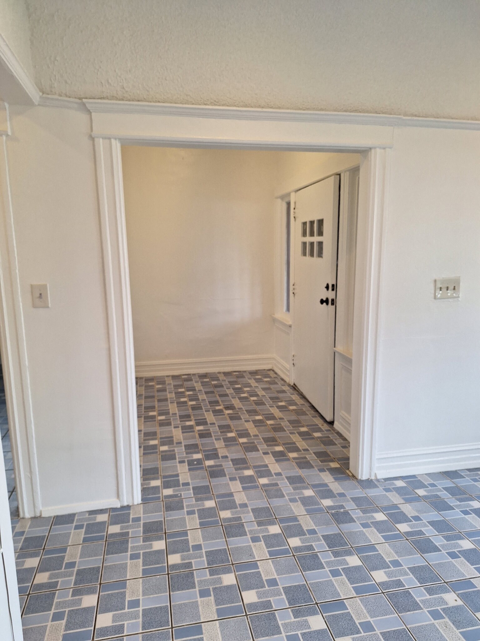 Building Photo - 1280 W 38th St