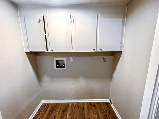 Building Photo - 8917 Tanya Dr