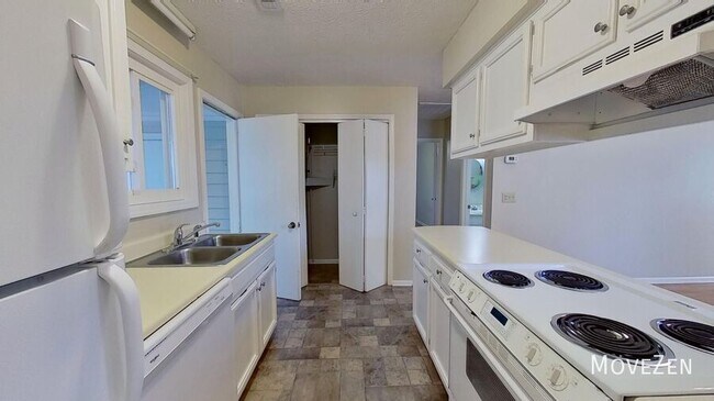 Building Photo - 809 Antler Dr