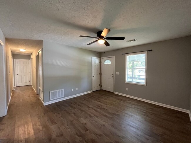Building Photo - Beautiful Home Located Off Of Whitesville ...
