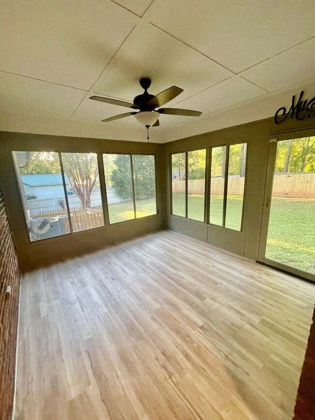 Building Photo - Welcome to this stunning 3-bedroom, 2.5-ba...