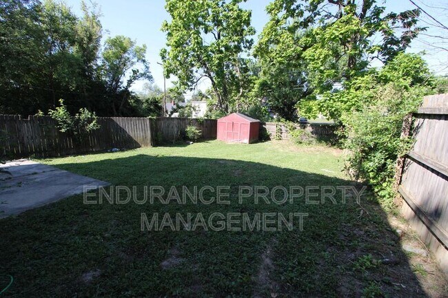 Building Photo - 2131 Kensington Dr