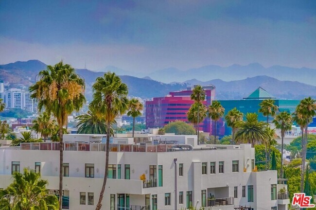 Building Photo - 435 N Oakhurst Dr