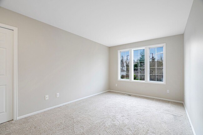 Building Photo - Spacious 5 Bedroom 3 Bath Home w/ 3-Car Garage and New Updates!