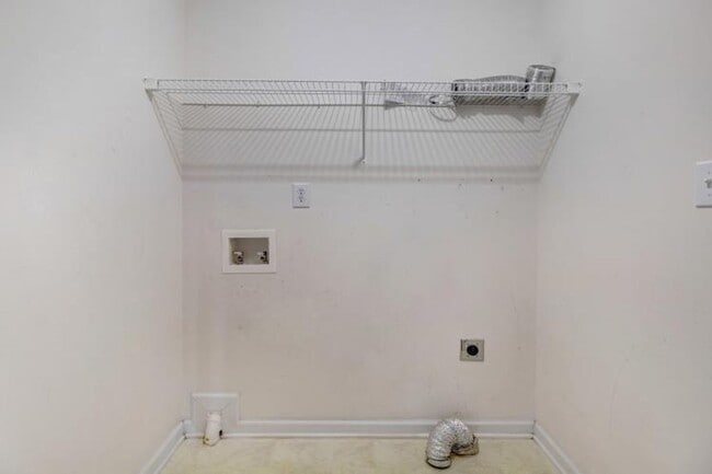 Building Photo - WONDERFUL 3 BR, 2 BA w/ attached garage *D...