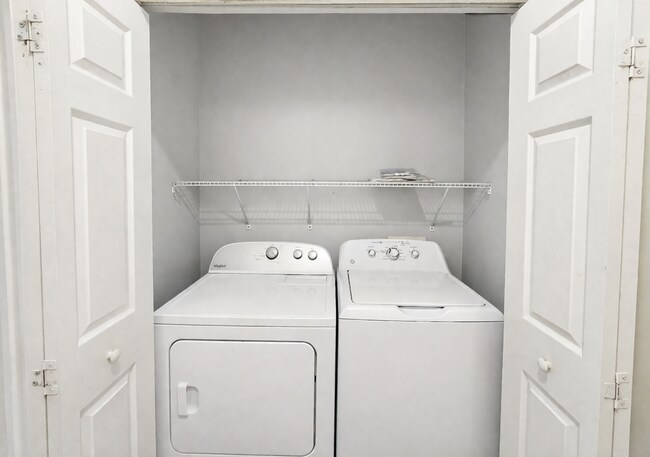 Building Photo - Annual 2/2 Condo with Flex Room in River Preserve Featuring Community Pool