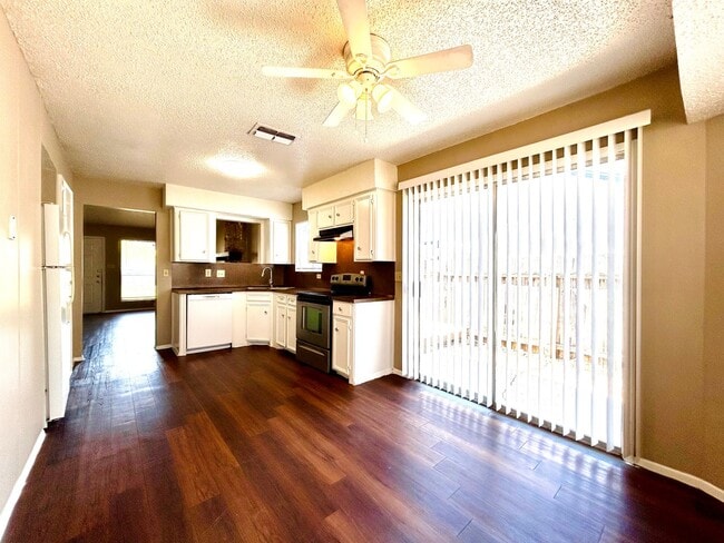 Building Photo - 1502 No Mor Cove