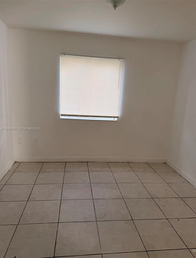 Building Photo - 848 SW 5th St