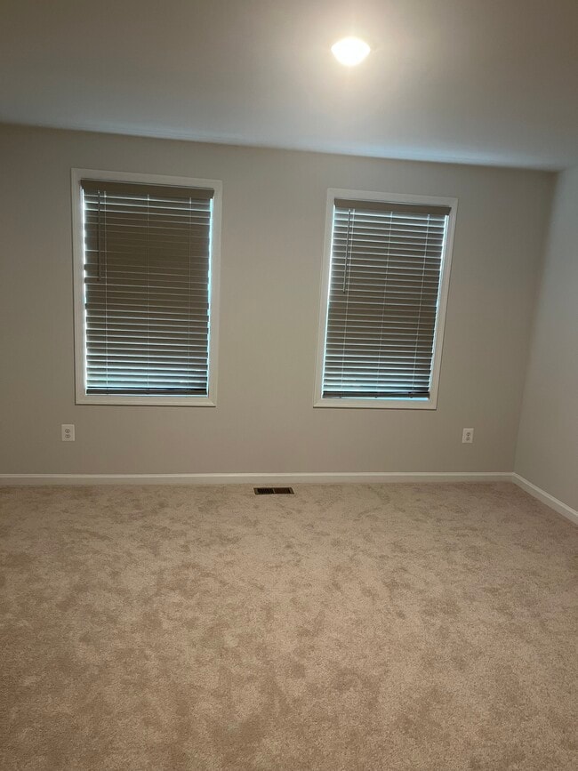 Building Photo - 5979 Cling Ln