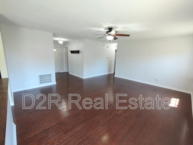 Building Photo - 1121 Branigin Creek Ct