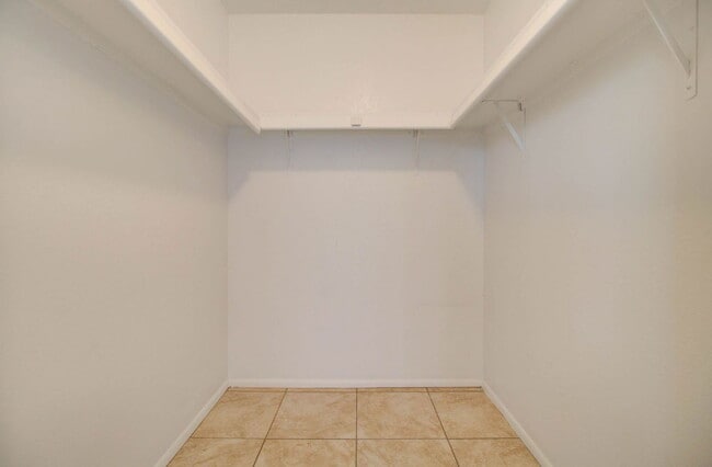 Building Photo - 154 E Juniper St