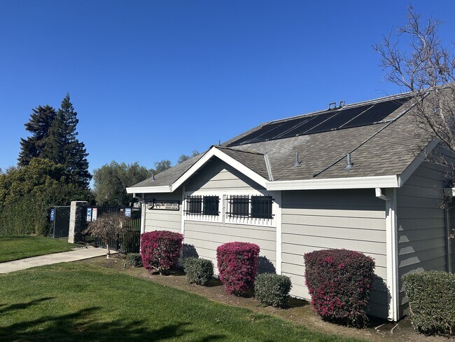 Building Photo - 2252 Southport Ln